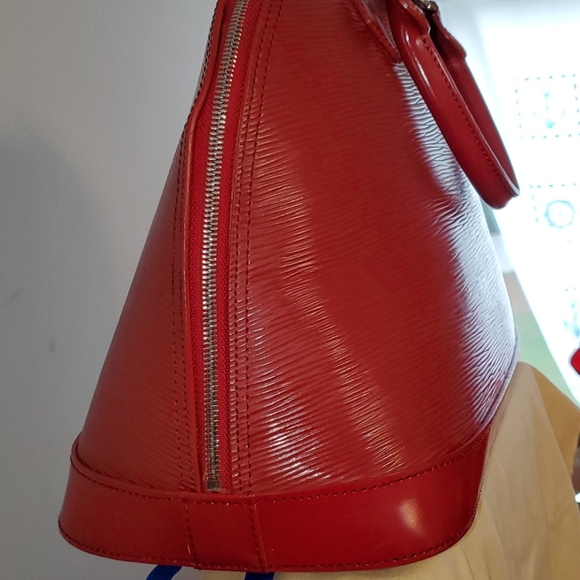 Louis Vuitton Epi Alma GM - Picture 3 of 16